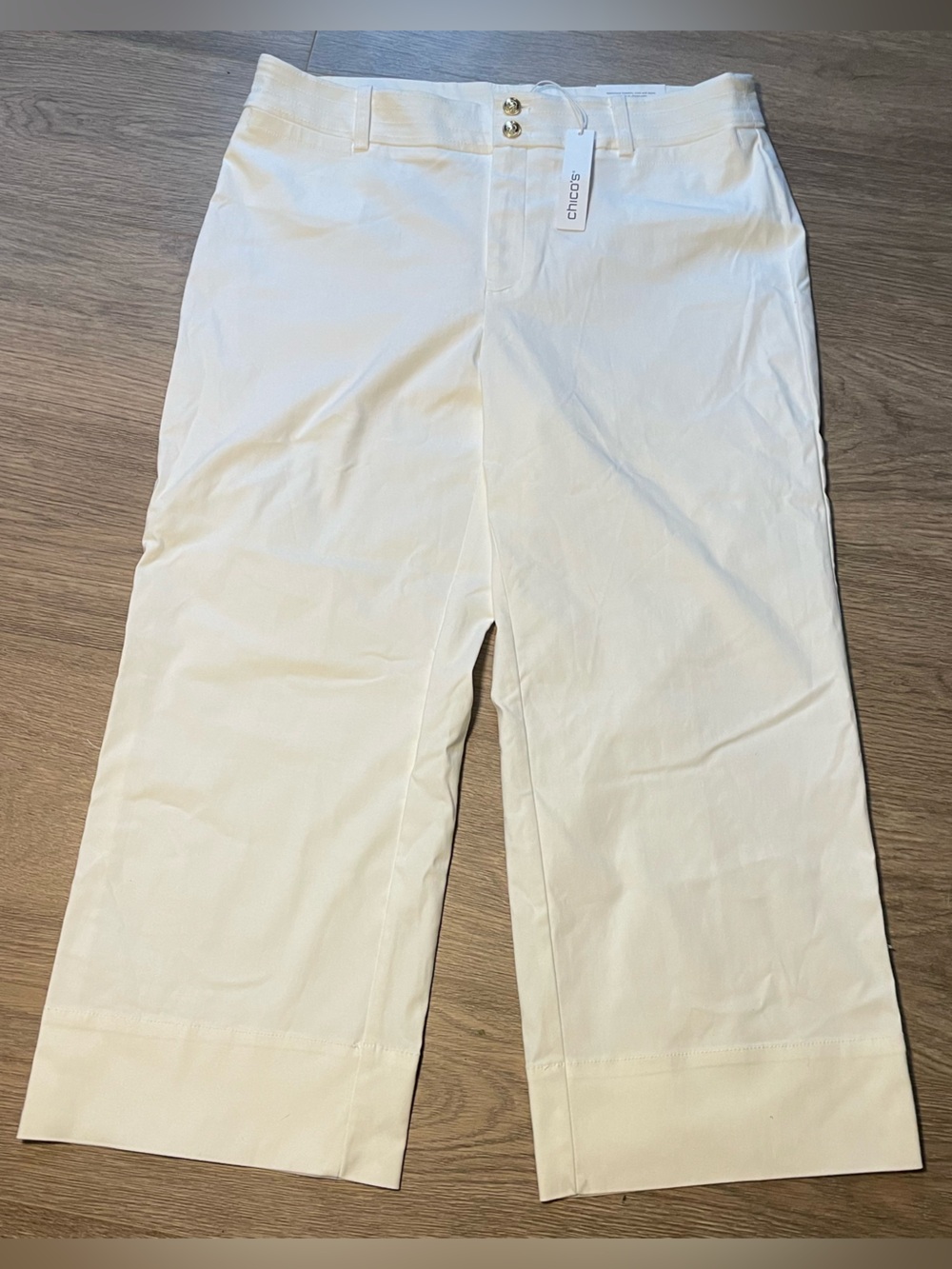 NWT Chico Wide Leg White Trouser Pants Women’s Size 14 2.5 Alabaster Gold Button